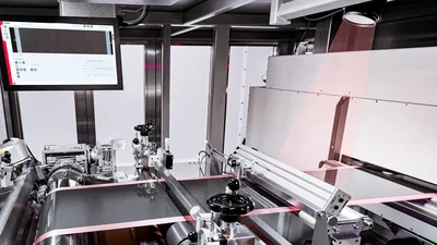 BST COATINGControl verbindet intelligente Regeltechnik und präzise Messinstrumente so, dass bahnlaufende Prozesse automatisch optimiert werden.